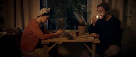 Hakan Karsak and Nilay Erdönmez in Denize (2016)