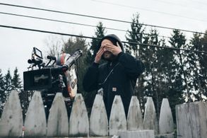 Jody Lee Lipes on the set of I Know This Much Is True