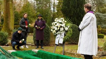 Moses Mutter wird erneut beerdigt