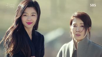 Jun Ji-hyun and Na Young-hee in Legend of the Blue Sea (2016)