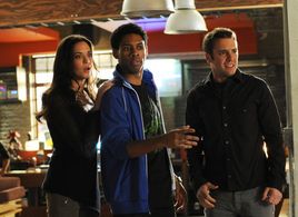 Bret Harrison, Odette Annable, and Alphonso McAuley in Breaking In (2011)