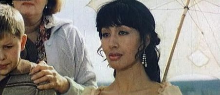 Lyudmila Ivanova, Dilorom Kambarova, and Aleksandr Yevteyev in Shans (1984)