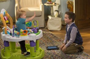 Elias Harger, Fox Messitt, and Dashiell Messitt in Fuller House (2016)