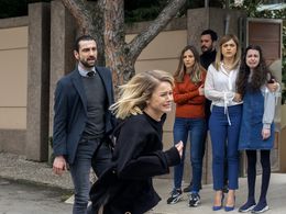 Aytek Sayan, Ipek Erdem, Burcu Biricik, Baris Arduç, Derya Beserler, and Ahsen Eroglu in Kuzgun (2019)