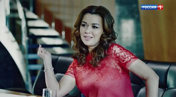 Anastasiya Zavorotnyuk in Mezhdu nami, devochkami. Prodolzheniye: Episode #1.15 (2019)