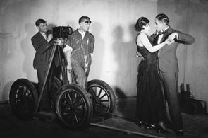 Oscar Lindelöf, Alli Riks, Teuvo Tulio, and Valentin Vaala in Laveata tietä (1931)