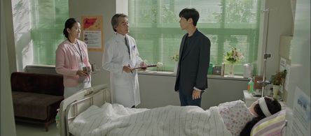 Nam Gi-ae and Kim Seon-Ho in Catch the Ghost (2019)