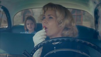 Amy Adams and Delaney Raye in Big Eyes (2014)