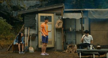 Tasuku Nagaoka and Yuki Mamiya in Wet Woman in the Wind (2016)