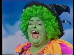 Carol Lee Scott in Emu's World (1982)