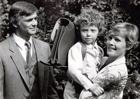 Jirí Bartoska, Jana Sulcová, and Milan Simácek in My vsichni skolou povinní (1984)