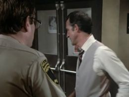 Robert Hirschfeld and Daniel J. Travanti in Hill Street Blues (1981)