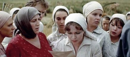 Tatyana Ignatova, Nonna Mordyukova, Andrey Nikolaev, and Valentina Telichkina in Tryasina (1978)