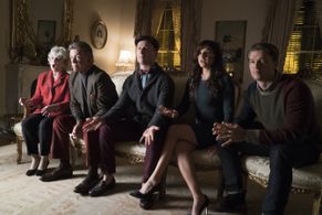 Alan Thicke, Julia Duffy, Glen Powell, Patrick Schwarzenegger, and Rachele Brooke Smith in Scream Queens (2015)