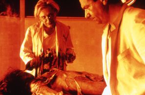 Michael Elphick and János Herskó in The Element of Crime (1984)