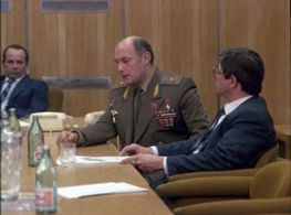 Aleksandr Porokhovshchikov and Igor Vasilev in Return from Orbit (1984)