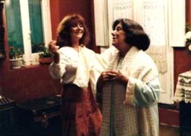 Selva Alemán and Chela Ruíz in Mamá querida (1988)