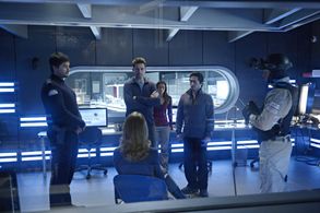 Billy Campbell, Jeri Ryan, Hiroyuki Sanada, Meegwun Fairbrother, Jordan Hayes, and Christian Jadah in Helix (2014)