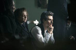 Helen Monks and Johnny Flynn in Genius (2017)