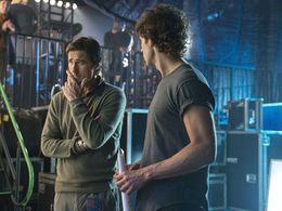 Luke Wilson and Tanc Sade in Roadies (2016)