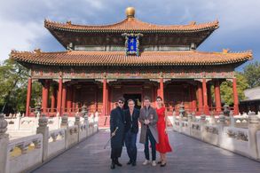 Jude Law, Eddie Redmayne, Katherine Waterston, and Ezra Miller at an event for Fantastic Beasts: The Crimes of Grindelwa