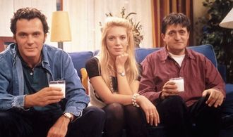 Jose Coronado, El Gran Wyoming, and Ingrid Asensio in Hermanos de leche (1994)