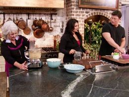 Paula Deen in Paula's Best Dishes (2008)