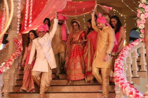 Sujay Reu, Sargun Luthra, Harsh Vashisht, Juhi Parmar, Manish Goel, and Munisha Khatwani in Tantra (2018)