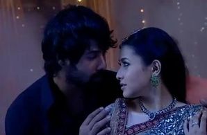 Shabbir Ahluwalia and Panchi Bora in Kayamath (2007)