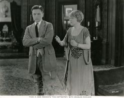 Lila Leslie and Douglas MacLean in The Hottentot (1922)