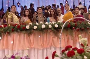 Anita Hassanandani Reddy, Amrita Singh, Smriti Malhotra-Irani, Eijaz Khan, and Sakshi Tanwar in Kkavyanjali (2005)