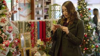 Melanie Recker in 12 Days of Giving (2017)