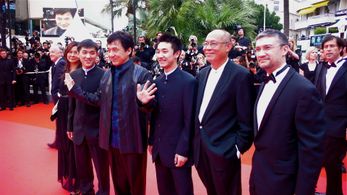 Cannes 08: Lead actors and makers of Wushu on the red carpet. (Left to Right) Colette Koo, Wang Wenjie, Jackie Chan, Liu