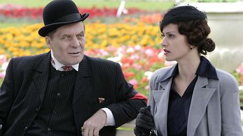 Aleksandr Filippenko and Anna Kovalchuk in Master i Margarita (2005)