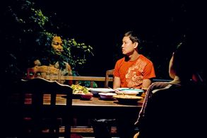 Jenjira Pongpas, Sakda Kaewbuadee, and Natthakarn Aphaiwonk in Uncle Boonmee Who Can Recall His Past Lives (2010)