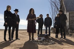 Arielle Kebbel, Jason Lewis, Yul Vazquez, Sarah Ramos, Parisa Fitz-Henley, Dylan Bruce, and François Arnaud in Midnight,