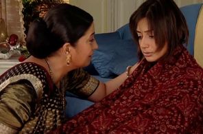 Smriti Malhotra-Irani and Gauri Pradhan Tejwani in Kyunki Saas Bhi Kabhi Bahu Thi (2000)