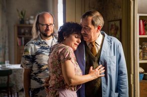 Anabel Alonso and Enrique Villén in Consumo responsable (Nivel 7) (2015)