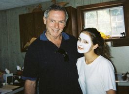 Art & Zoey Deutch on location in Delaware for MAYOR CUPCAKE.