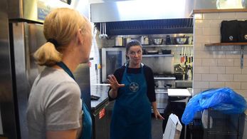 Elizabeth Moynihan, Fiona Condon 'Bust'Ep 5 'Thruples'