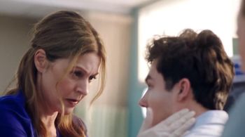 Jane Leeves and Paul Skye Lehrman in The Resident (2018)