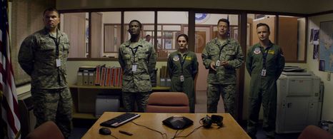 Gavin Hood, Aaron Paul, Phoebe Fox, and Lemogang Tsipa in Eye in the Sky (2015)