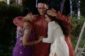 Sakshi Tanwar, Tina Parekh, and Kiran Karmarkar in Kahaani Ghar Ghar Kii (2000)