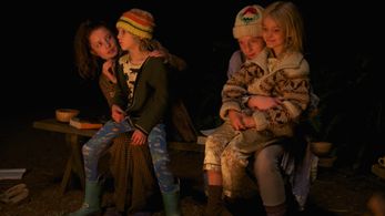 Annalise Basso, Samantha Isler, Shree Crooks, and Charlie Shotwell in Captain Fantastic (2016)