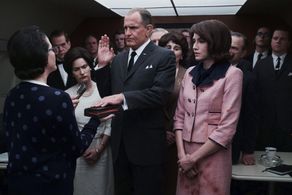 Woody Harrelson, Jennifer Jason Leigh, Michael Mosley, and Kim Allen in LBJ (2016)