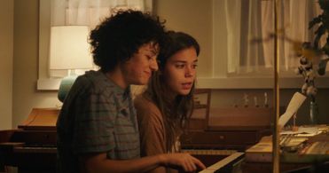 Alia Shawkat and Laia Costa in Duck Butter (2018)
