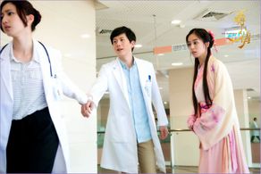 Morning Tzu-Yi Mo, Annie Chen, and Sylvia Hsieh in Nie Xiaoqian (2016)