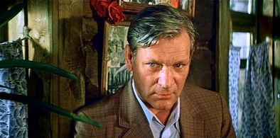 Pyotr Velyaminov in Sladkaya zhenshchina (1977)