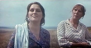 Lyubov Malinovskaya and Nonna Mordyukova in Russkoye pole (1972)