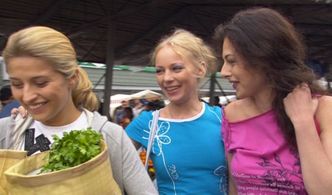 Ekaterina Arkharova and Victoria Unikel in Chastnyy detektiv (2005)